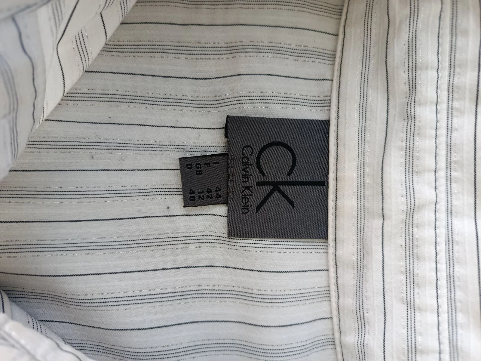 Camisa ligera a rayas Calvin Klein blanca con bordes metalizados talla 42 – photo 5